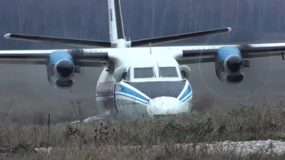 Пассажирский самолет L-410 совершил жесткую посадку под Иркутском:  Происшествия: Путешествия: Lenta.ru