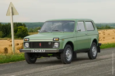 Moscow, Russia - December 25, 2018: Black Russian off-road car Lada Niva  4x4 (VAZ 2121 / 21214) parked on the field Stock Photo - Alamy