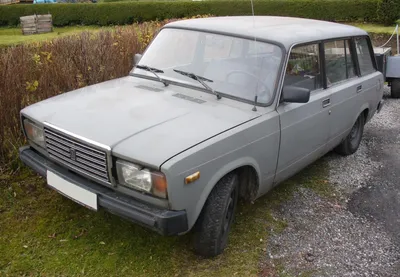 File:LADA 2104.JPG - Wikimedia Commons