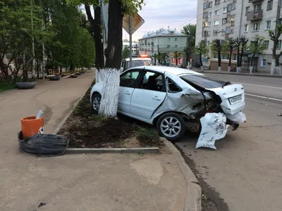 67-летний водитель «Лады Гранты» выжил в жёстком ДТП под Волгоградом