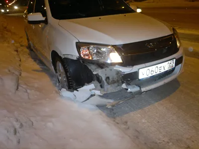 В Саратове водитель «Гранты» попал в больницу после ДТП с грузовиком —  Регион 64