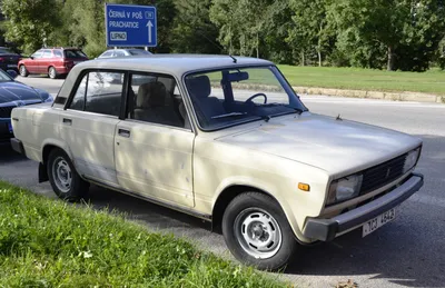 File:Lada VAZ-2105.JPG - Wikimedia Commons