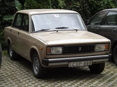 File:Lada 2105 (41789776382).jpg - Wikimedia Commons