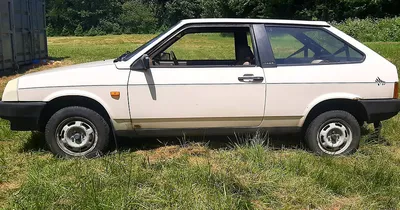 Lada 2109 Sputnik editorial stock photo. Image of hatchback - 196198143