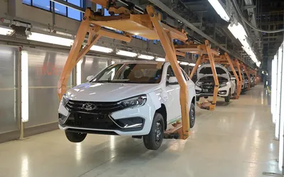 АвтоВАЗ начал производство обновленной Lada Vesta. Что с оснащением и когда  начнутся продажи :: Autonews