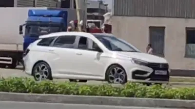 АвтоВАЗ показал прототип «заряженного» универсала Lada Vesta SW Sport –  Коммерсантъ