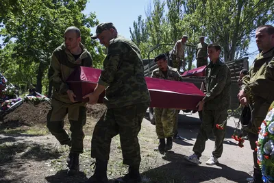 Пугачева расплакалась на похоронах Краснова и едва не упала в обморок |  Диалог.UA