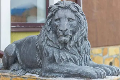 Дорогая скульптура лев на отдыхе в наличии в Москве и Санкт-Петербурге,  купить по цене 520 тысяч рублей