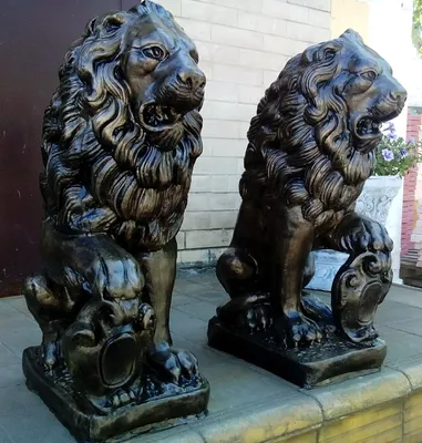 Статуя льва для сада. Лев со щитом геральдический - Современный дом