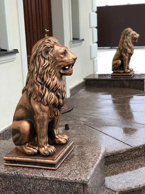 Купить Скульптура льва из бетона - Королевский лев в бронзе в Москве