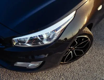 Давненько мы не делали обзоров на автомобиль Hyundai🤔 Поэтому сегодня мы  расскажем о стильной Hyundai Solaris на литых дисках Vossen HF-2 … |  Instagram