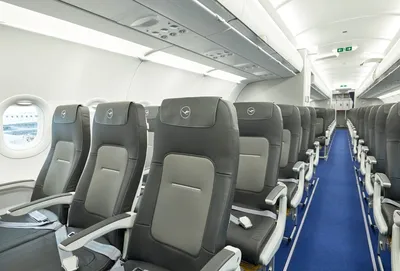 Новые салоны самолетов Lufthansa: больше места для ручной клади, новые  туалеты и освещение