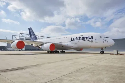 Самолеты Lufthansa — стоковые фотографии и другие картинки Самолёт - Самолёт,  Отрываться от земли - деятельность, Авиакосмическая промышленность - iStock