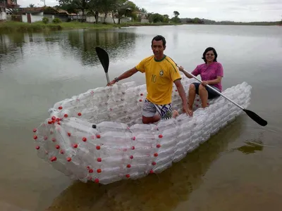 Использование отходов. Лодка из пластиковых бутылок