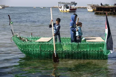 Лодка из бутылок для блокадной Газы - IslamNews