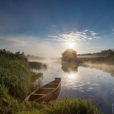 Утро, река, солнце, лодка, туман.. Фотограф Горшков Игорь