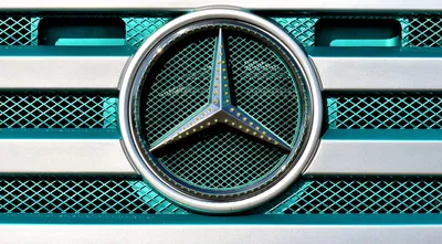 логотип Mercedes сделан из света Редакционное Фотография - изображение  насчитывающей «мерседес», сделано: 254906097