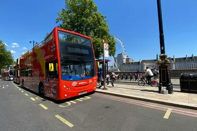 Лондонский автобус на Oxford street …» — создано в Шедевруме