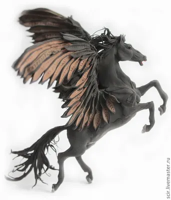 Лошадь Пегас крылатый конь 1662 – фигурка-сувенир из янтаря и латуни,  купить оптом