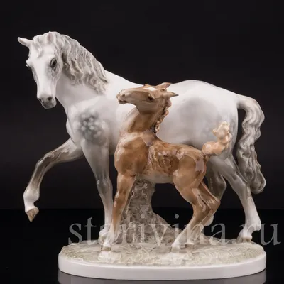 Топиари Композиция Лошадь с жеребенком из искусственной травы, купить по  цене 314 000 руб.