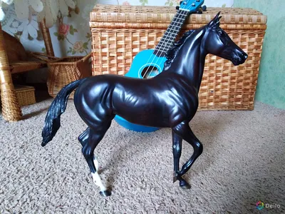 Зеньятта модель скаковой лошади Breyer бреер брейер в Ялте