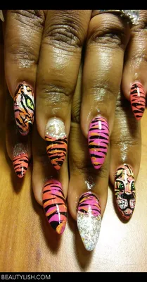 Tiger nails – Scratch