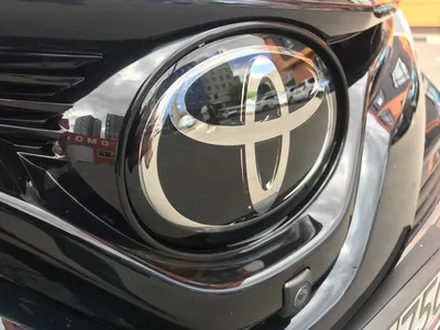 Седан Toyota Camry получил эксклюзивные опции