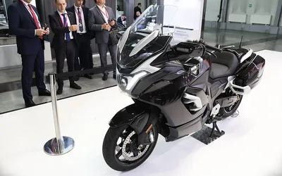 Картинка мотоцикла Yamaha для фона рабочего стола