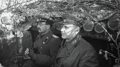 Маршал Конев во главе знаменной группы полка 1-го Украинского фронта на  Параде Победы — военное фото
