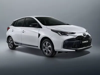 У Toyota Yaris появилась мощная гибридная версия и новый интерьер — Motor