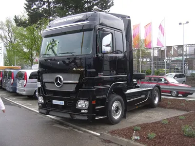 File:Mercedes-Benz Actros 3341 2.jpg - Wikimedia Commons