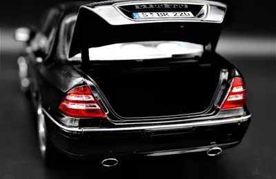Mercedes-Benz W220 S-class editorial stock photo. Image of premium -  64294458