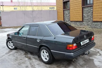 Неприметный Mercedes W124 80-х продали по цене четырех новых Гелендвагенов  (видео)