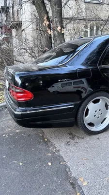 Уникальный Mercedes-Benz E 55 AMG на «механике» пустили с молотка — Motor