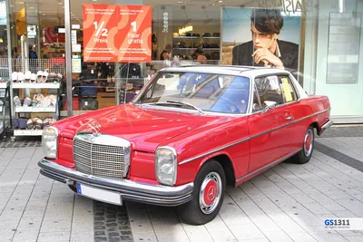 File:1970 Mercedes-Benz 250 (W114) sedan (19498966519).jpg - Wikimedia  Commons