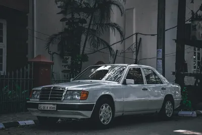 The Mercedes W124 in America from 300 Class to E Class (1986 - 1995) -  Mercedes Market