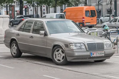Mercedes-Benz E-Class рестайлинг 1993, 1994, 1995, седан, 1 поколение, W124  технические характеристики и комплектации
