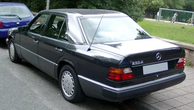 Mercedes-Benz w124: The Mercedes that combined class and versatility