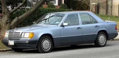 File:Mercedes-Benz W124 rear 20080808.jpg - Wikimedia Commons