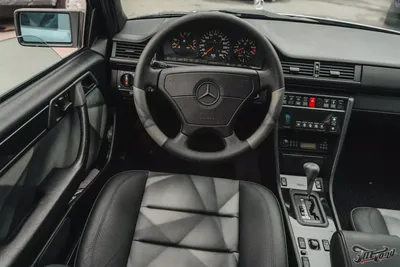Легенда из 90-х: 30-летний Mercedes W124 ушел с молотка за 126 500 евро  (фото)