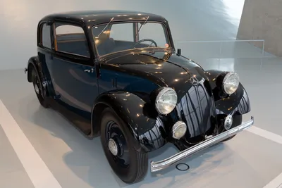File:Mercedes-Benz 130 (W23) front-right Mercedes-Benz Museum.jpg -  Wikimedia Commons