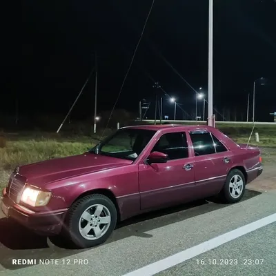 Spotted in China: W126 Mercedes-Benz 260 SE