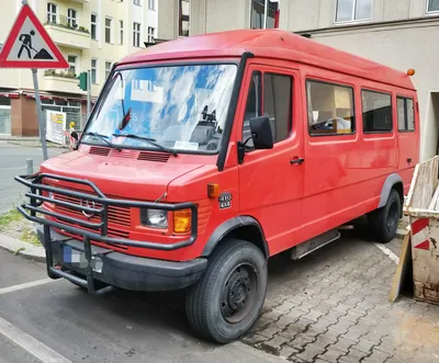 Spotted this uncommon version of the Mercedes Benz 410, it's a 4x4. :  r/Autos