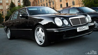 Продается Mercedes E-Calss W210 1998 года с пробегом 7 400 км (не так уж и  дорого)