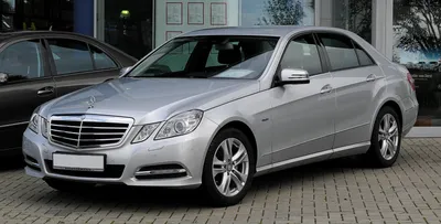 File:Mercedes-Benz E 200 CGI BlueEFFICIENCY Avantgarde (W 212) –  Frontansicht, 27. August 2011, Mettmann.jpg - Wikimedia Commons