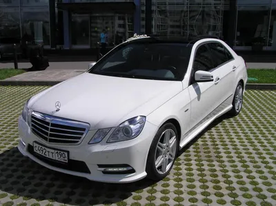 Купить БУ Mercedes-Benz E-klass , Автомат, 2011 года с пробегом 129000 км  (Белый ) в Москве