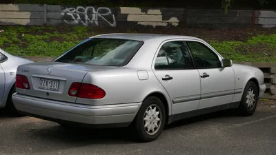 File:1998 Mercedes-Benz E 240 (W 210) Elegance sedan (2015-06-08).jpg -  Wikimedia Commons