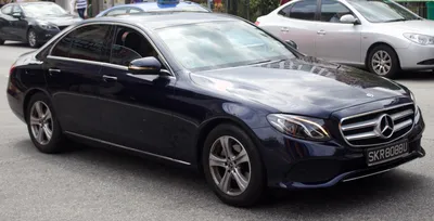 File:2017 Mercedes-Benz E 200 d (W 213) sedan (2017-11-28) 01.jpg -  Wikimedia Commons