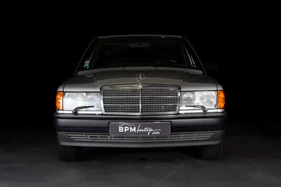 Mercedes-Benz W201 (190): The Complete Story: Taylor, James: 9781785007330:  Amazon.com: Books