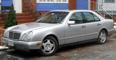 Mercedes-Benz E-Class (W210) - Wikipedia